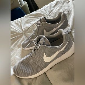 Nike women’s Roshe shoe size 9 1/2